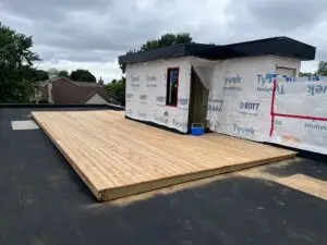 The flat roof deck in Westboro is finished in Western Red Cedar. Rooftop deck Ottawa