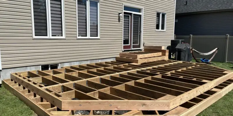 Stittsville deck contractor builds a cedar deck