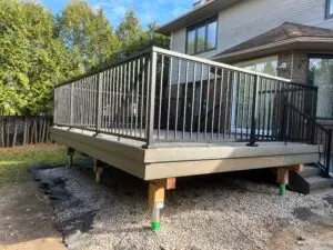 A Kanata composite deck installed with a picture frame border