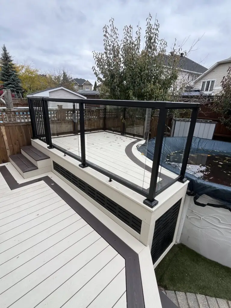 Curved PVC deck in Ottawa around above ground pool
