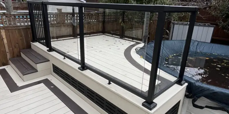 Curved PVC deck in Ottawa around above ground pool