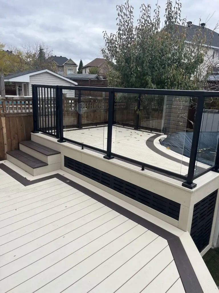 Pool deck Ottawa. A curved PVC pool deck using Clubhouse decking with aluminum railings and jail bar lattice panels